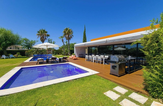 Luxury 4 Schlafzimmer Villa mit privatem Pool und Garten