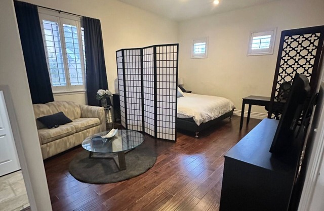 Elegance Meets Comfort- Large Spacious Studio Bedroom w/attached bathroom