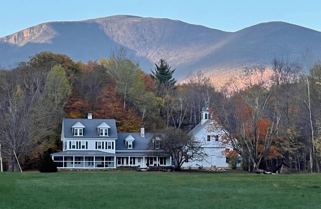 Elegant 1860 farm, w/ 210A x-country ski trails & maple-sugar farm on Spruce Mt.