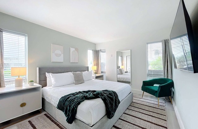 Elegant 1BR with Pool & Full Amenities