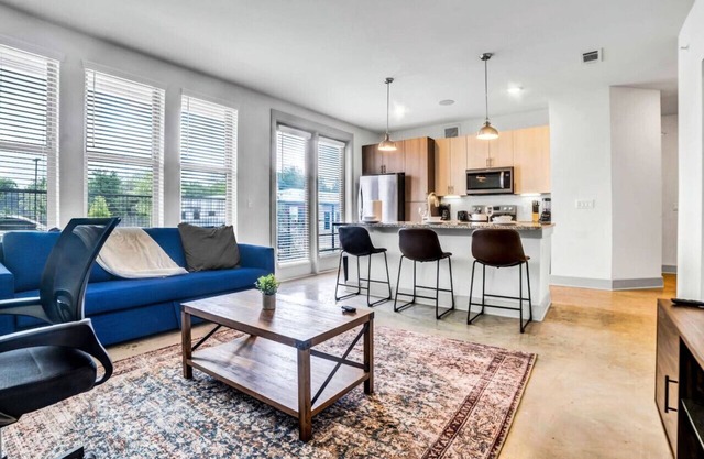 Elegant 2 BD/2 BA Retreat Ideal for Comfort &Style