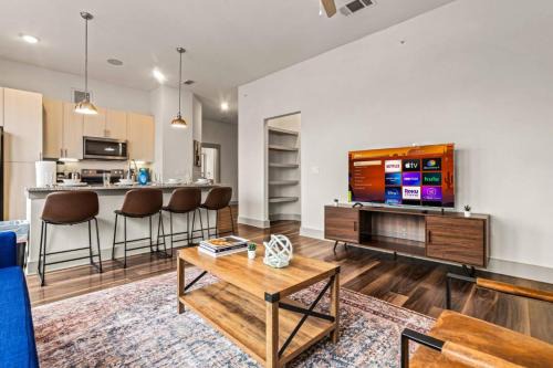 Elegant 2 BD 2BA Retreat Ideal for Comfort Style