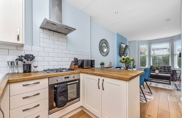 Elegant 2 bedroom family home. Private garden and free parking.