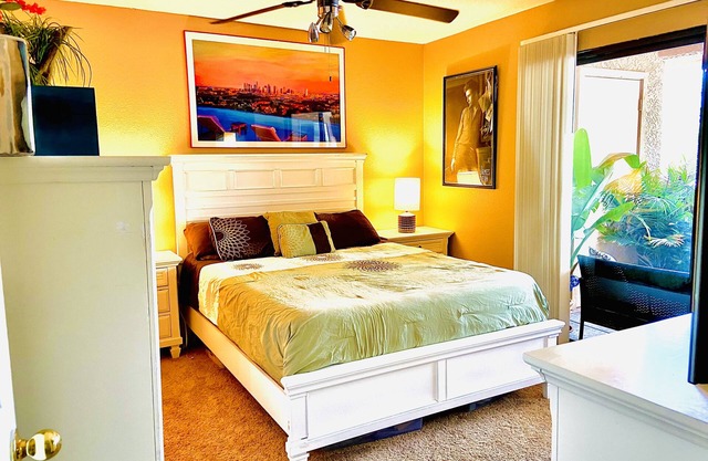 Elegant 2-Bedroom Sabino Canyon Condo with Mountain View and Swimming Pool