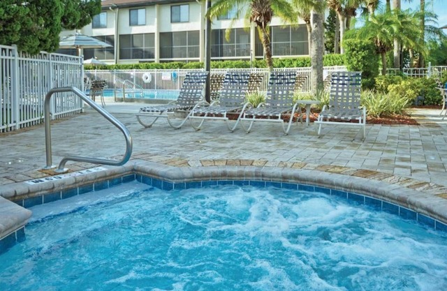 Elegant 2-bedroom villa in Orlando with pool, 8 minutes from Universal Studios.