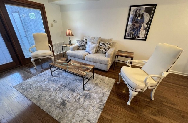 Elegant 2BR Midtown Condo W/ Flair