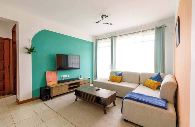 Elegant 2BR with Gym, Pool Access & Fast WI-FI in Tatu City.