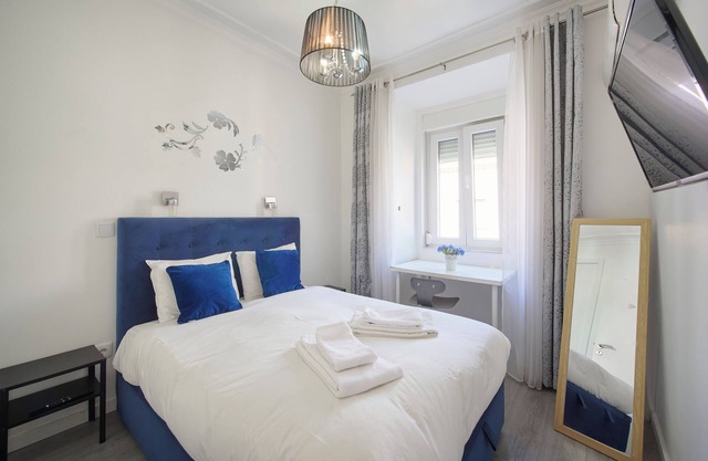 Elegant 3-Bedroom Apartment with Tejo River View in Alameda