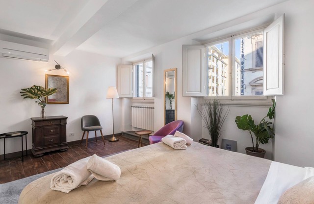 Elegant 3-Bedroom Apartment in the Historic Center