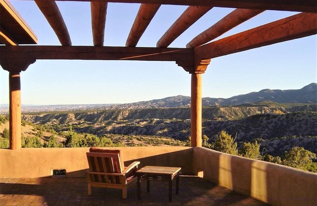 Elegant 3 bedroom home with stunning views and 5 star reviews!