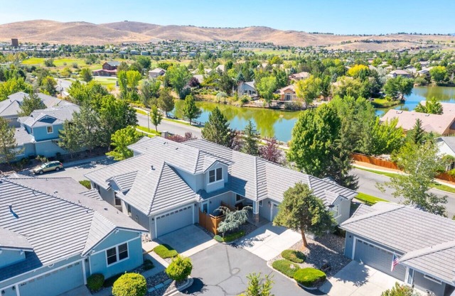 Elegant 3-Bedroom House Close to Red Hawk Golf