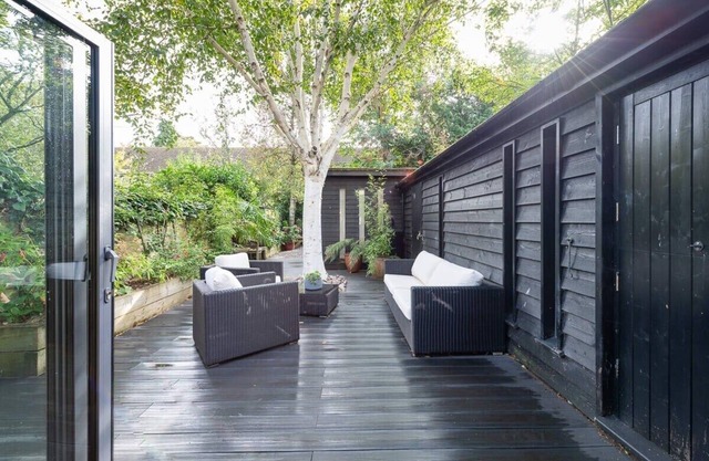 Elegant 3 beds Victorian house with parking