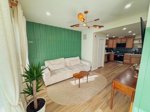 Elegant 3BR 2BA Entire Apartment Short Walk To The Beach Heart Of Wildwood