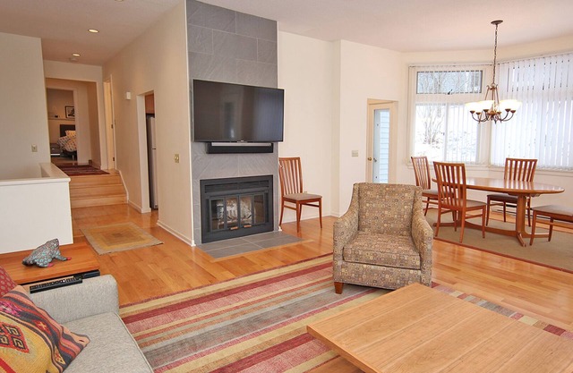 Elegante 4 BR Wohnung in Lenox, MA - komplett neu - 3 Minuten von Tanglewood
