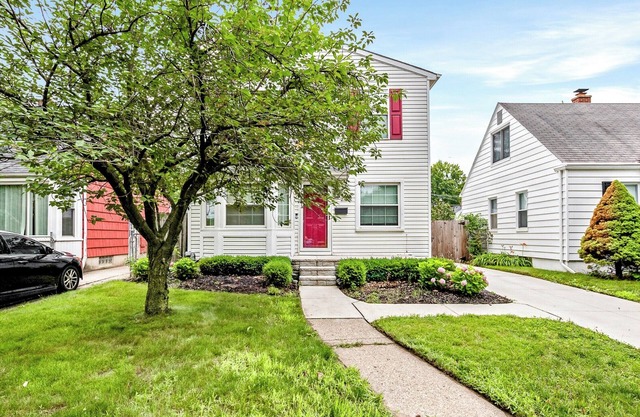 Elegant 4BR/3BA Home in Royal Oak- Super fast WiFi-5min to Downtown & Zoo