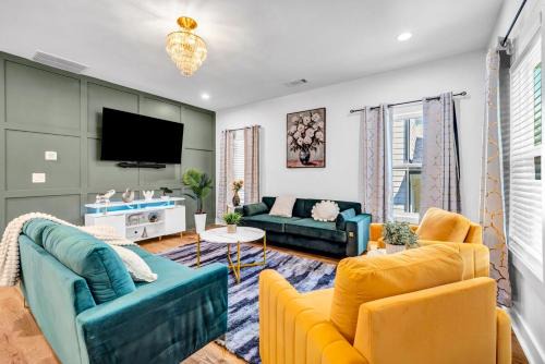 Elegant 4BR Home Near Downtown
