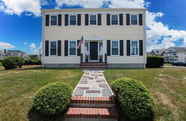 Elegant 4BR Ocean Block Hime in Spring Lake /Ocean Views & Steps to the Beach1