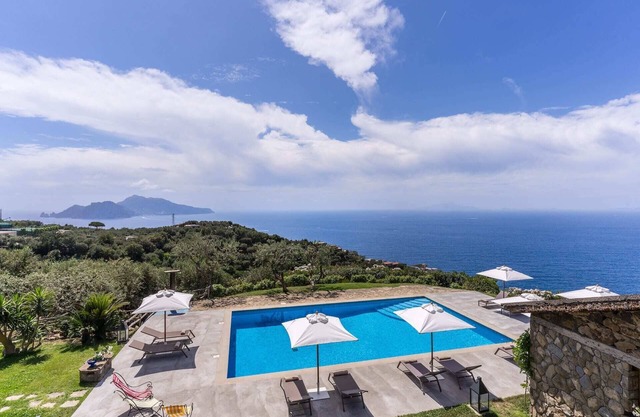 Elegant 5-Bedroom Casale with Pool and Concierge Service