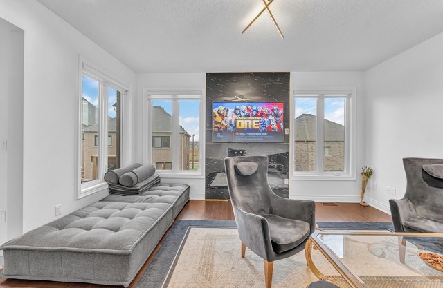 Elegant 5BR, 3.5WR Retreat |Spacious & Modern Stay