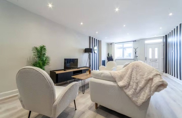 Elegant 5BR house w/garden & terrace, SE London