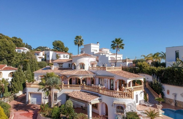 Elegante Villa mit abgeschiedenem Pool