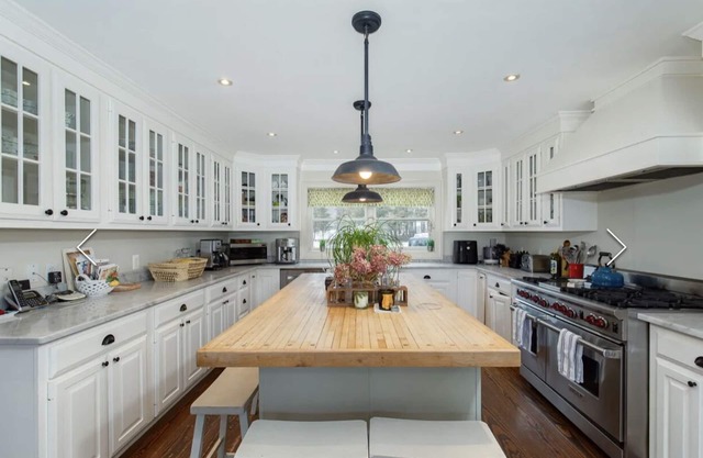 Elegant 6,000 Sq' 30 Acre Estate - Spectacular Views!
