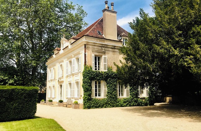 Ein idyllisches Schloss mit 6 Betten / 6 Bädern in Burgund, zwischen Chablis und Auxerre