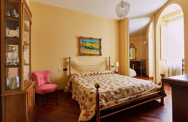 Elegante und helle Wohnung neben mit privatem Parkplatz