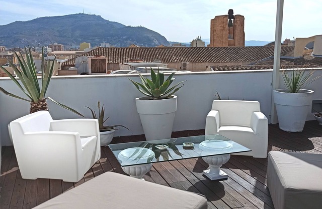 Elegant and comfortable penthouse, with sea view and historic center of Trapani