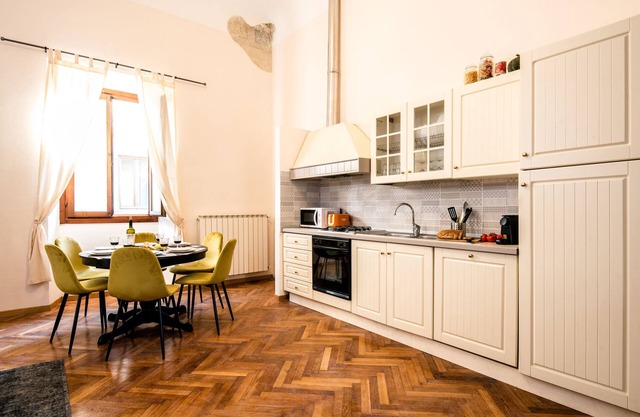 Elegant and historic 3-Bedroom in city center