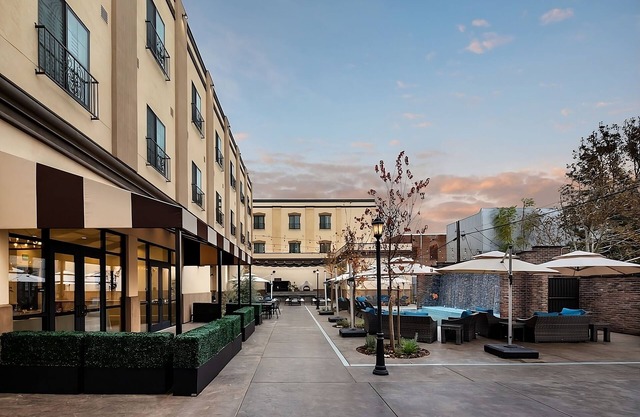 Elegant and Luxurious Suite, Outdoor Fire Place, Onsite Restaurant and Bar