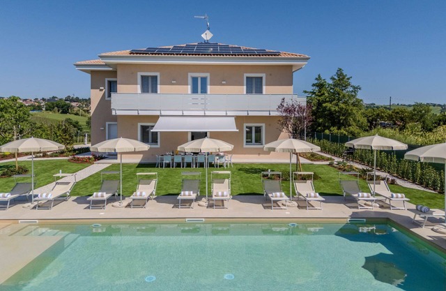 Elegante und moderne Villa mit Pool in der Landschaft von Morrovalle, 20 Minuten vom Meer entfernt