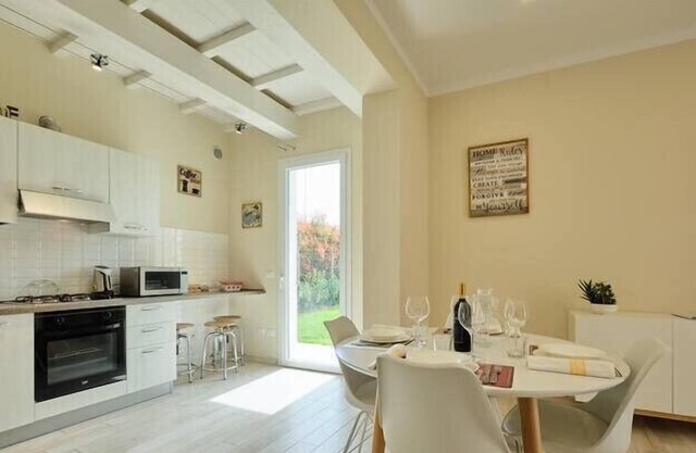 Elegante Wohnung-Garten, Grill, WLAN, Klimaanlage und Waschmaschine