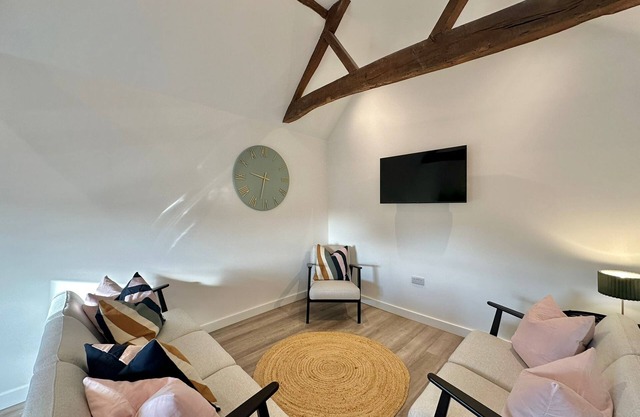 Elegant Apartment in Prime Central Location