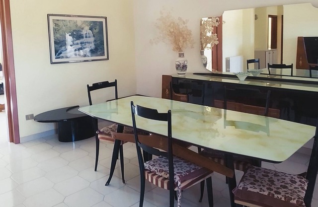 Elegante Wohnung im reinen sardischen Stil