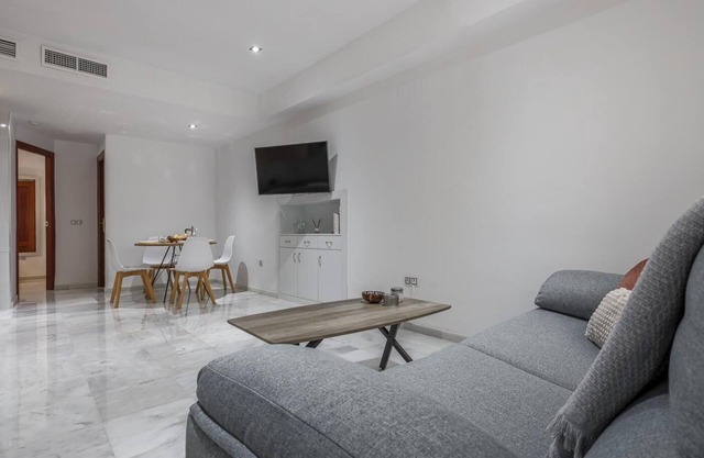 ELEGANT APARTMENT IN THE HEART OF SEVILLA- TRIANA