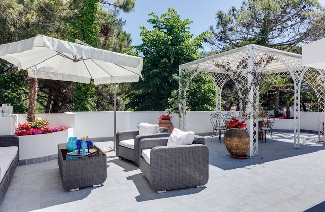 elegante Wohnung im Grünen und mit großer Terrasse