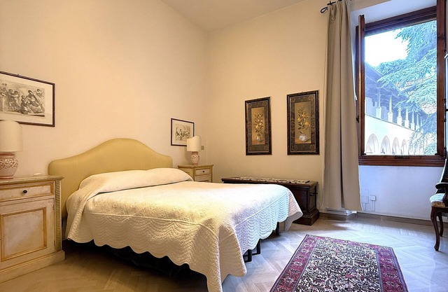 Elegantes Apartment mit großer Terrasse, im historischen Zentrum von Florenz