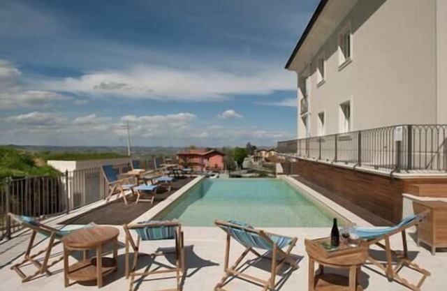 Elegant, bright apartment in villa with large covered terrace and furnished