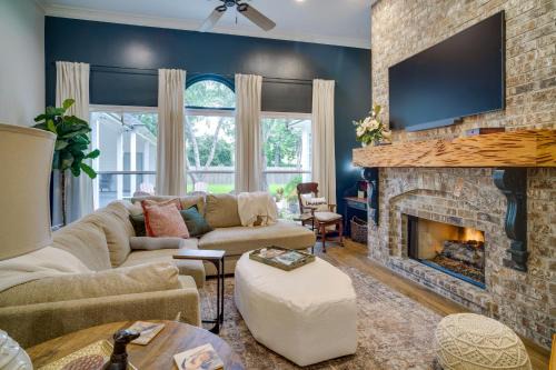 Elegant Baton Rouge Home with Yard about 3 Mi to LSU!