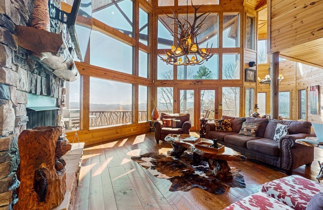 Elegante Hütte mit herrlichem Blick, Whirlpool, Billardtisch und Innen- / Außenkamine!
