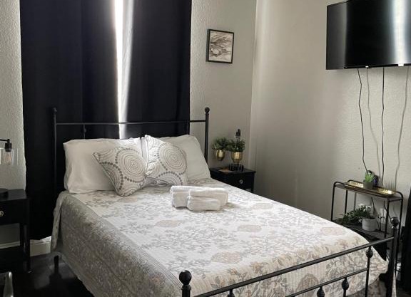 Elegant & Comfortable Room SMF