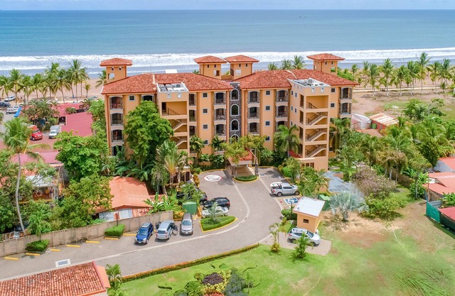 Elegante Wohnung im Strandgrundstück mit Gemeinschaftspool und Meerblick!