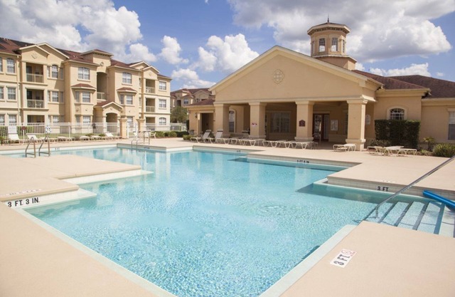 Schön eingerichtet, gut gepflegt, tolle Aussicht, gute Lage - Disney 4 Meilen