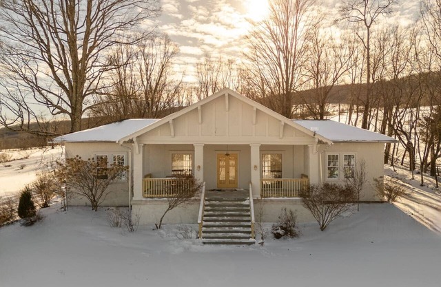 Elegant Country Escape – Unique Home with Timeless Charm and Style