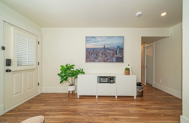 Elegant & Cozy Escape West Vancouver