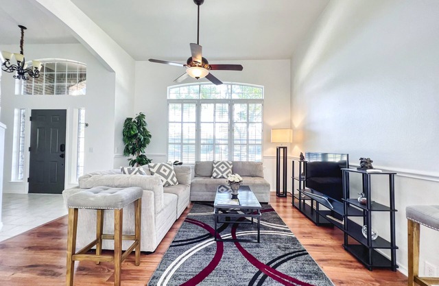 Elegant, cozy, pet friendly less than 10 mn to highways, restaurants and shops