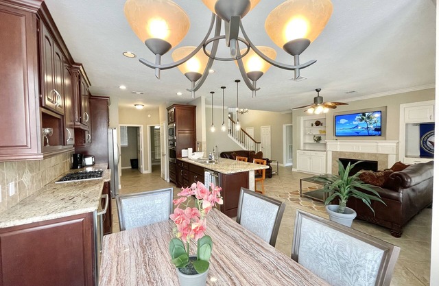 Elegant & Cozy Single-Family House Near I-10/99 Katy