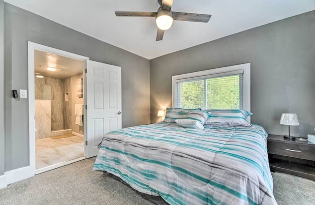 Elegant Detroit Home - 5 Mi to Downtown w/King Size Beds and Unlimited Wi-fi