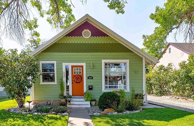 Elegant Downtown 'Sunshine Cottage'